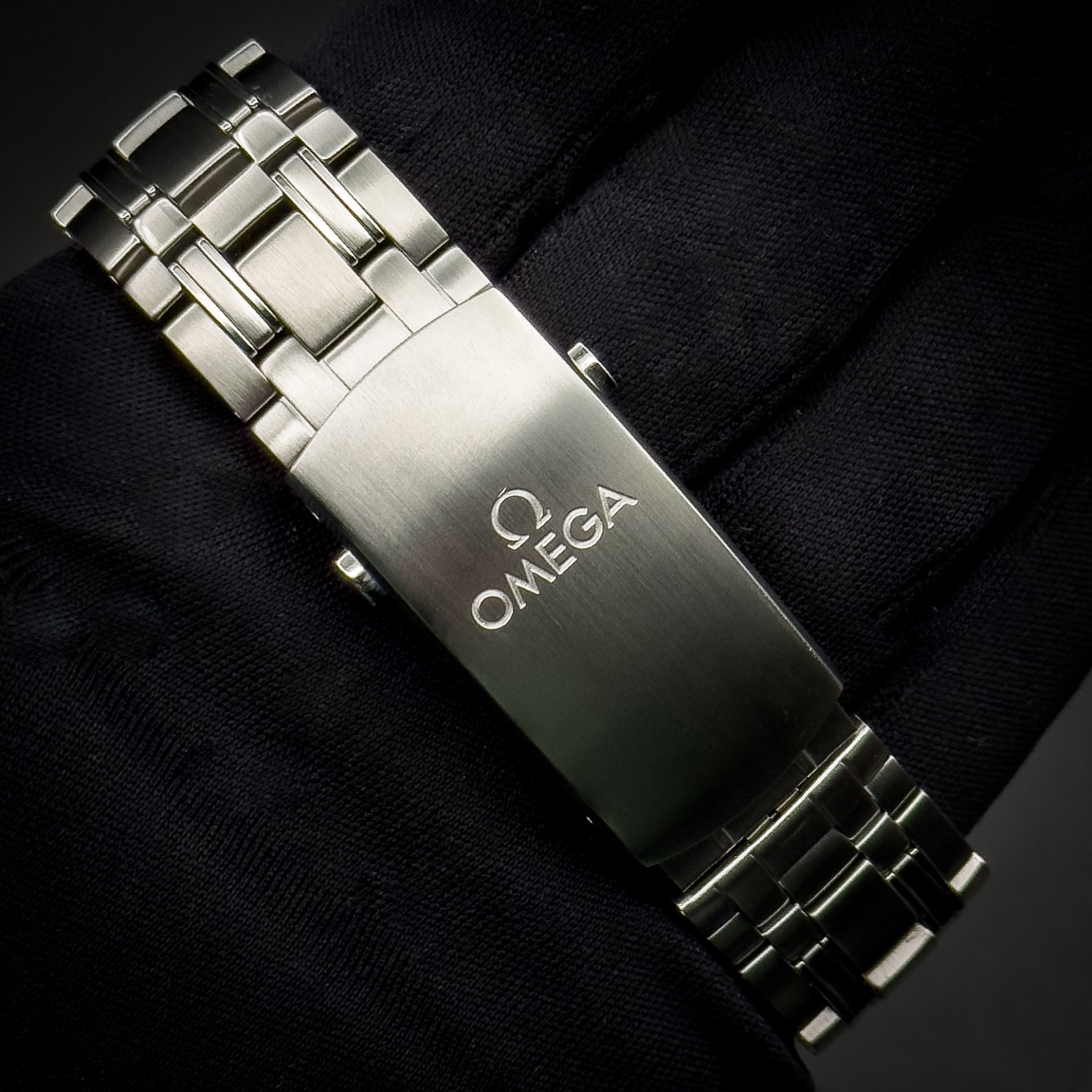 Omega Seamaster Diver 300M Mint Black Wave Dial Complete Set 210.30.42.20.01.001