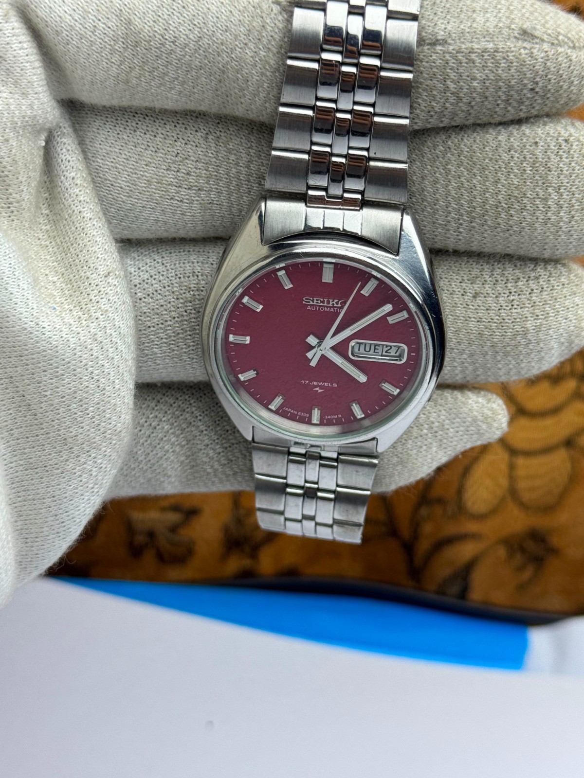 Seiko 5 Vintage Mens Automatic 17 Jewel Red Textured Dial Day-Date Men’s