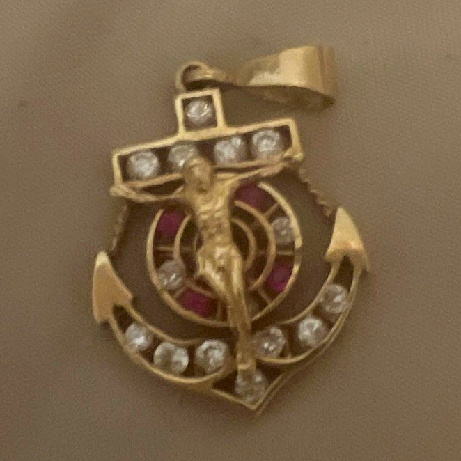 14 gold. Nautical Anchor Charm Pendant w/ Clear diamonds en ruby red. 5 grams