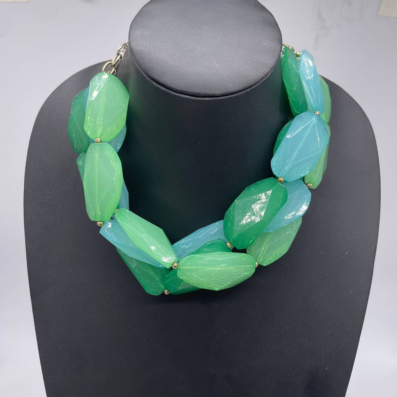 Green and Blue Faceted Beaded Necklace 18 to 20 Inches Retro Classic Costume