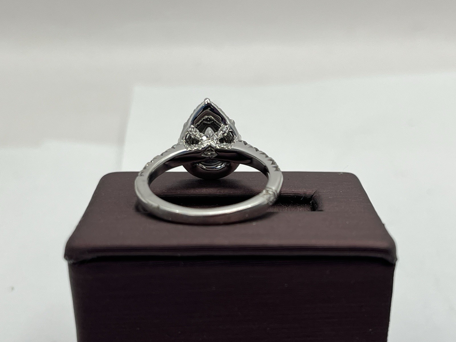 18KT White Gold Diamond Engagement Ring Gold 4.90 Grams Sz 6