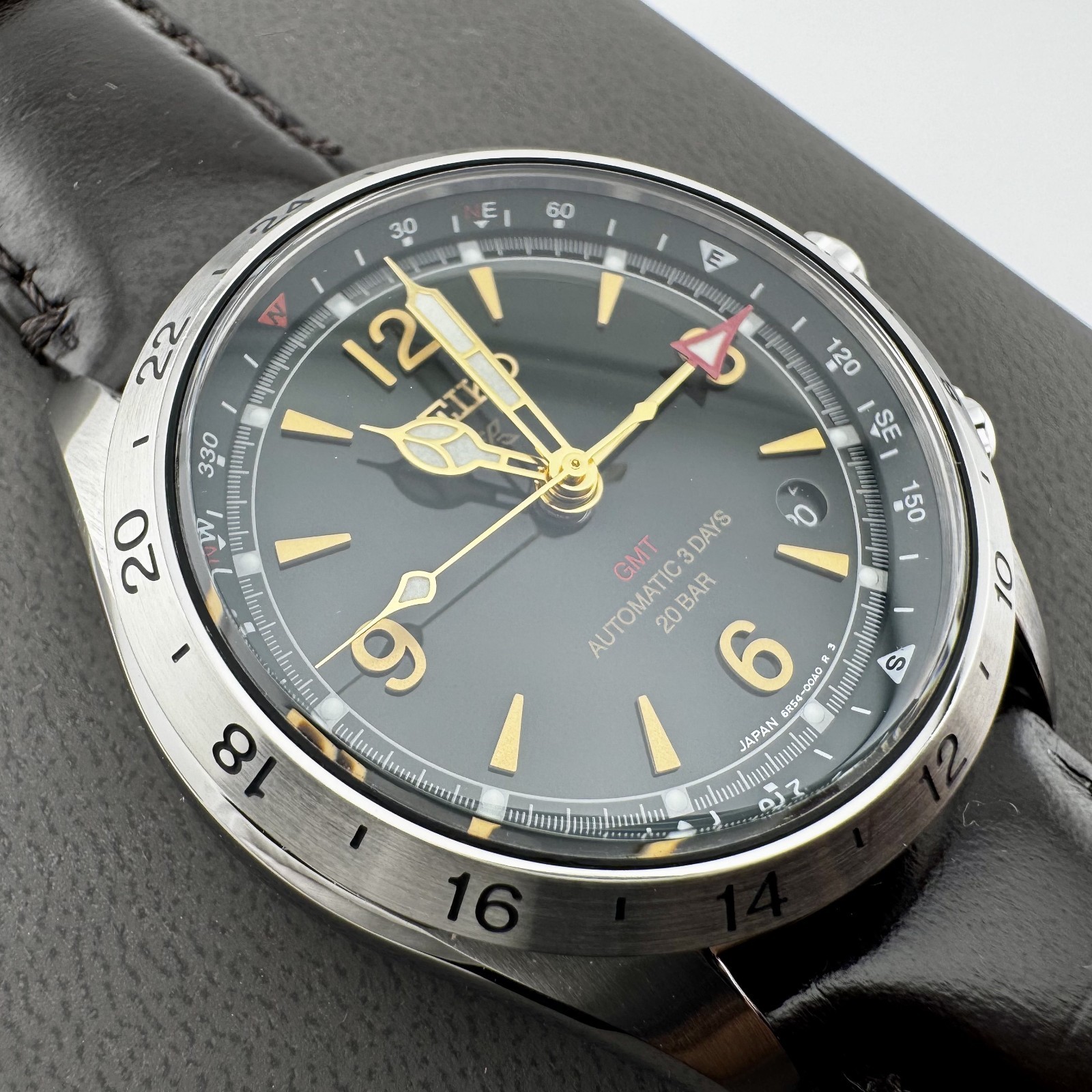 Mint SEIKO PROSPEX Alpinist SBEJ005 GMT Green Dial Brown Leather Compass Watch