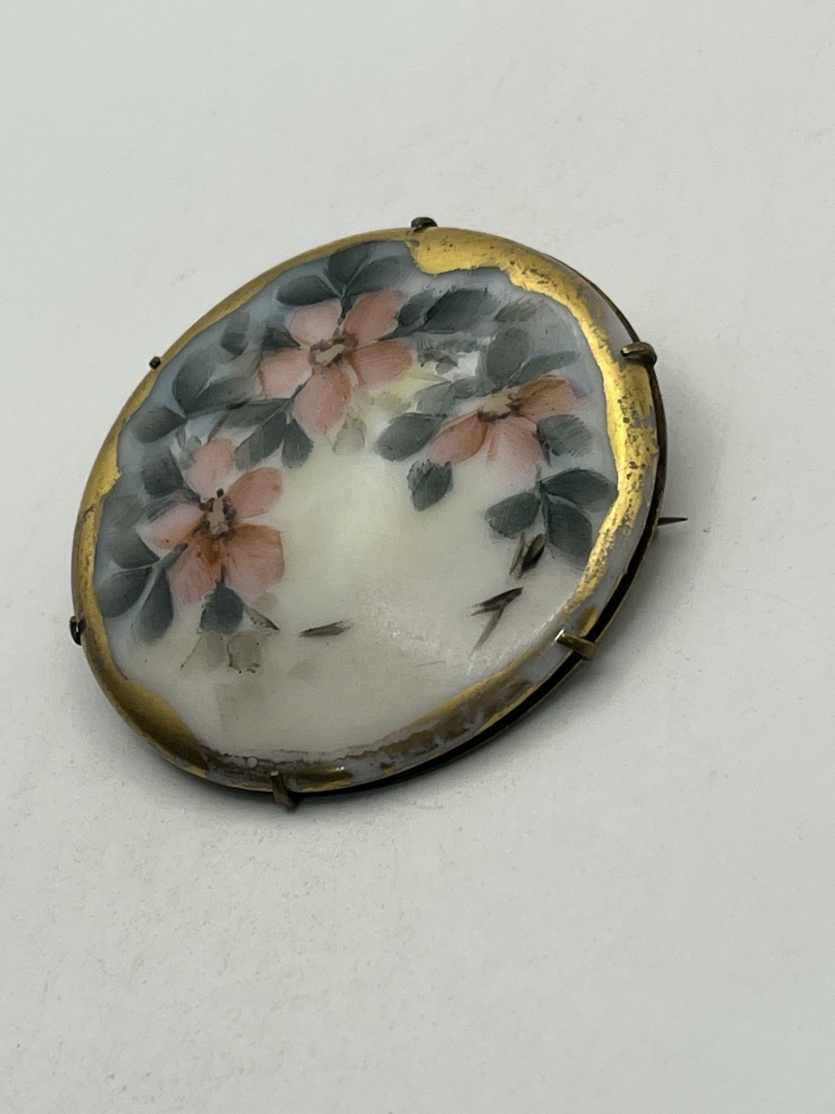 Victorian hand painted flower enamel gold tone round brooch pin ceramic antique