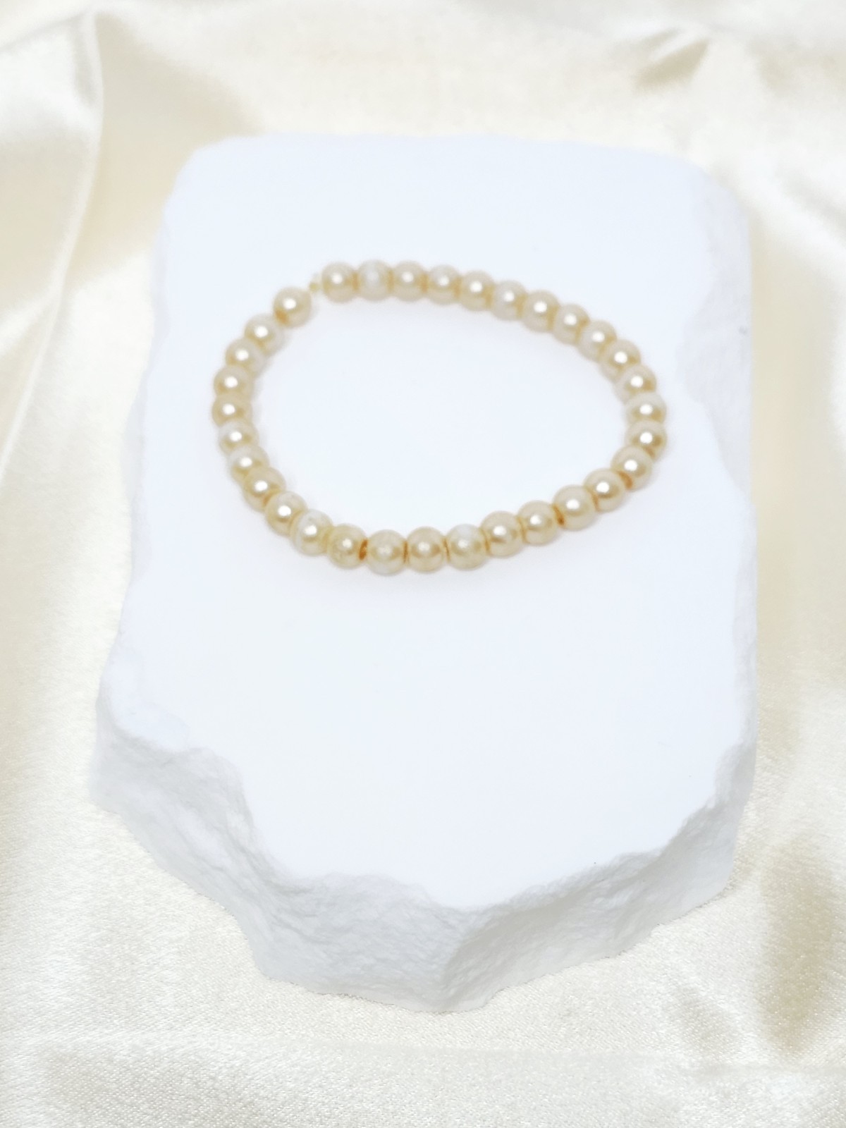 Vintage Beige Cream Faux Pearl Stretch Bracelet – 2.5 Inch Inside