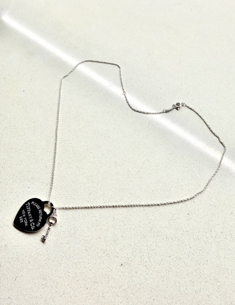 Tiffany & Co. Return to Tiffany Medium Heart Tag Key Pendant Necklace 17”