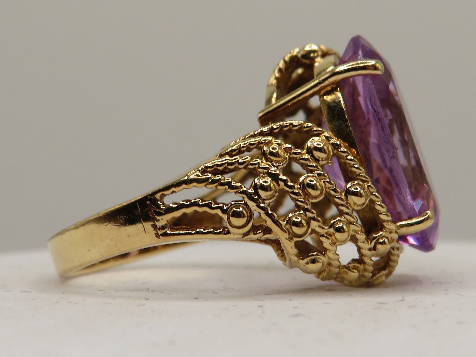 10K YELLOW GOLD RING w 7.2ct AMETHYST in a FILIGREE-STYLE SETTING – SIZE: 7*