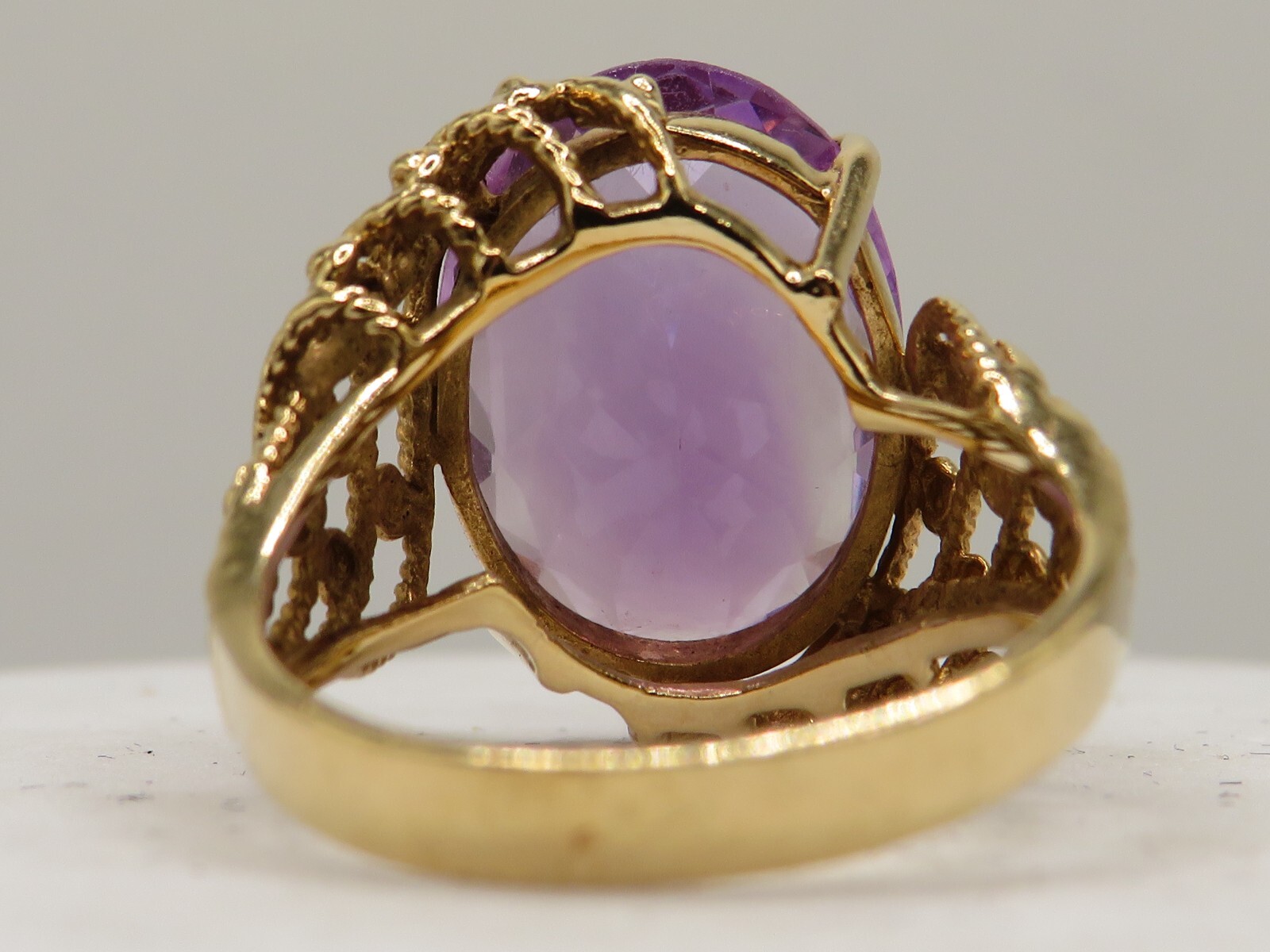 10K YELLOW GOLD RING w 7.2ct AMETHYST in a FILIGREE-STYLE SETTING – SIZE: 7*