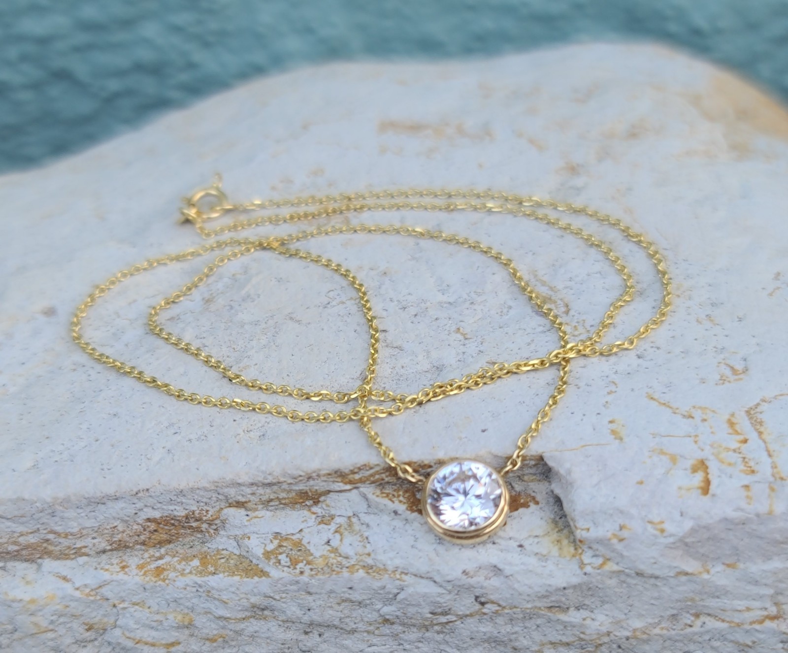 14k Solid Yellow Gold AAA Iced Station Pendant Chain Necklace 18″ Signed 2.27gr