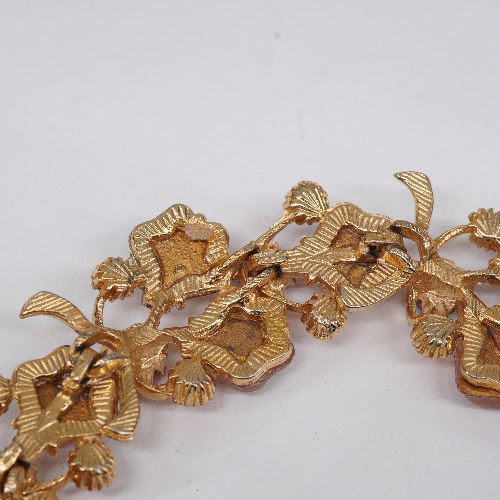 VTG bracelet Molded Glass Leaves AB Pink Rhinestones in Goldtone fold over clasp