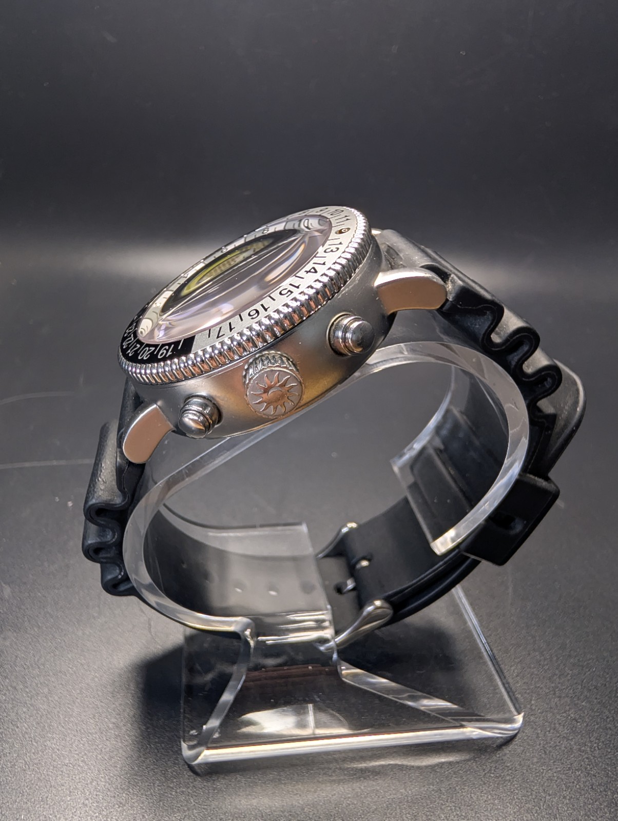 Yes Watch COZMO Solar Tracking Watch