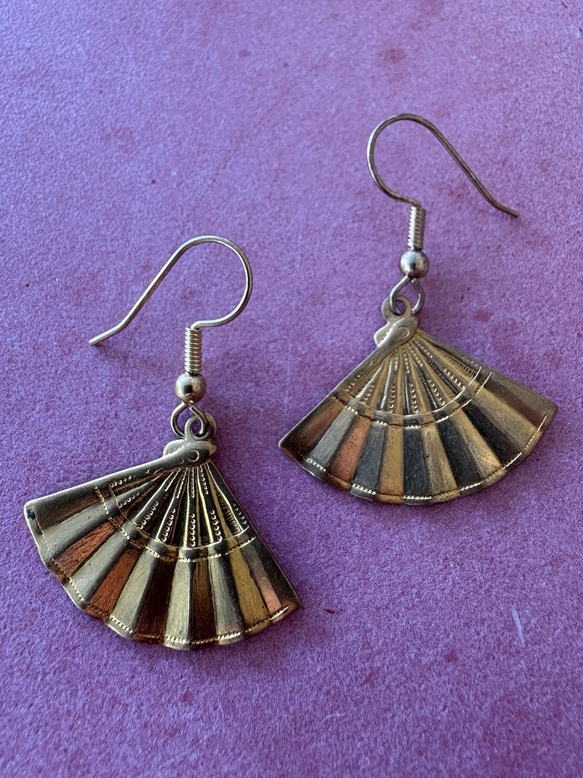 Vintage 1980 Art Deco Gold-Tone Fan Shell-Shaped Dangle Earrings