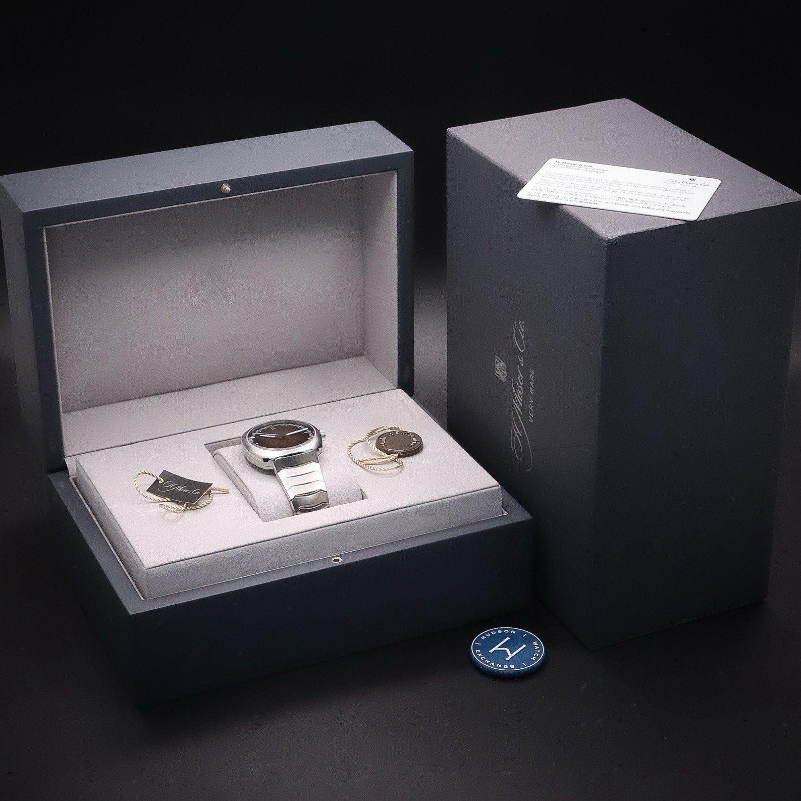 H. MOSER & CIE. Streamliner Centre Seconds “Smoked Salmon” 6200-1207 Full Set