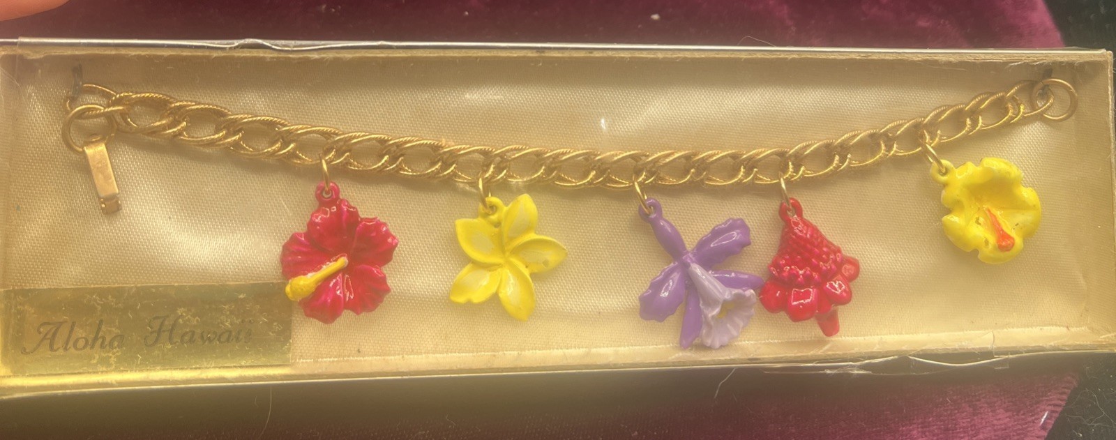 Vintage Hawaii Flower Charm Bracelet Gold Tone Enamel Faux Travel Souvenir Aloha