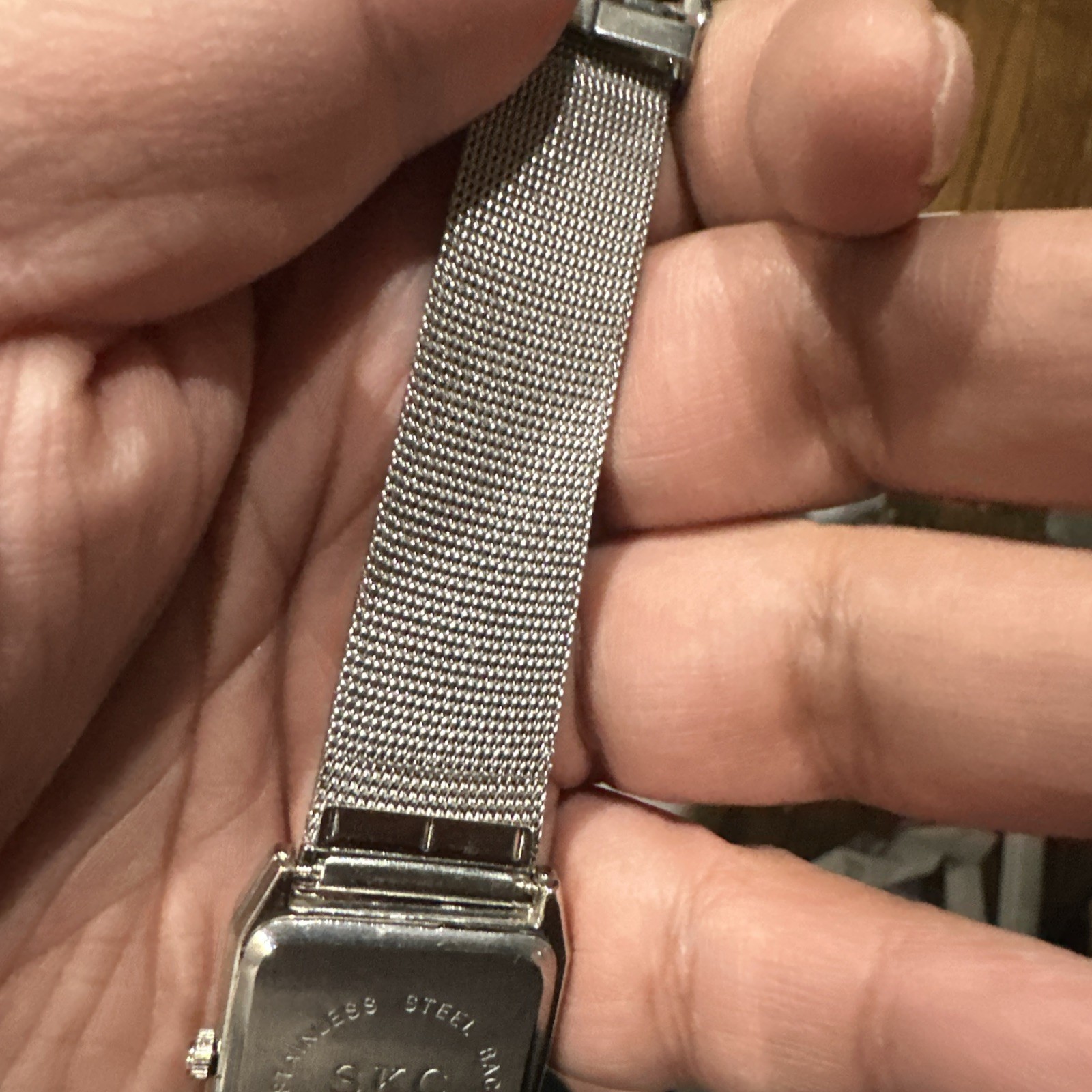 Working Unisex Silver Toned Mesh Buckle Band Analog Watch 26mm Fit 7.5in Runs