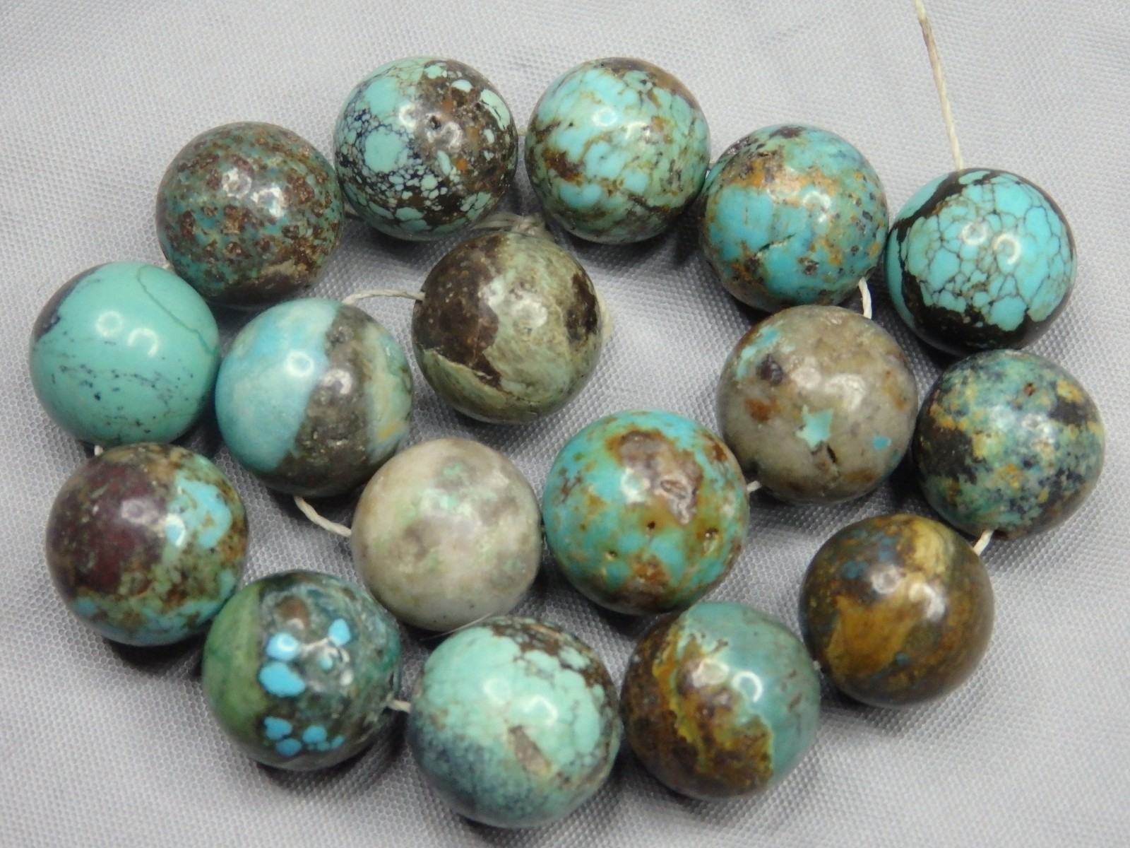Genuine HUBEI TURQUOISE 11.5-12mm Round Beads 8″ Strand 176cts