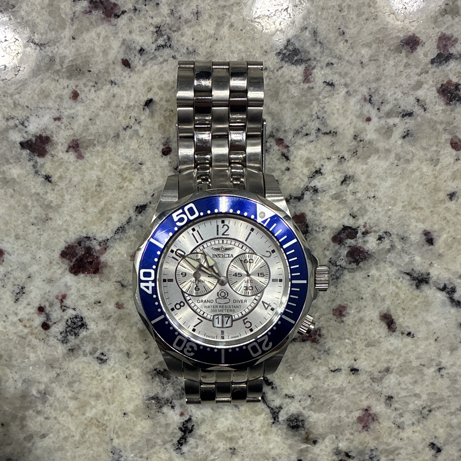Invicta Grand Diver WITH ALARM Men’s Chronograph Quartz 300m 47mm Silver Blue