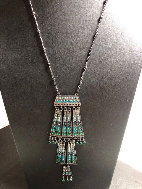 8866 Sequin Pendant Necklace 32in Crystal Emerald Green Vintage Style art deco