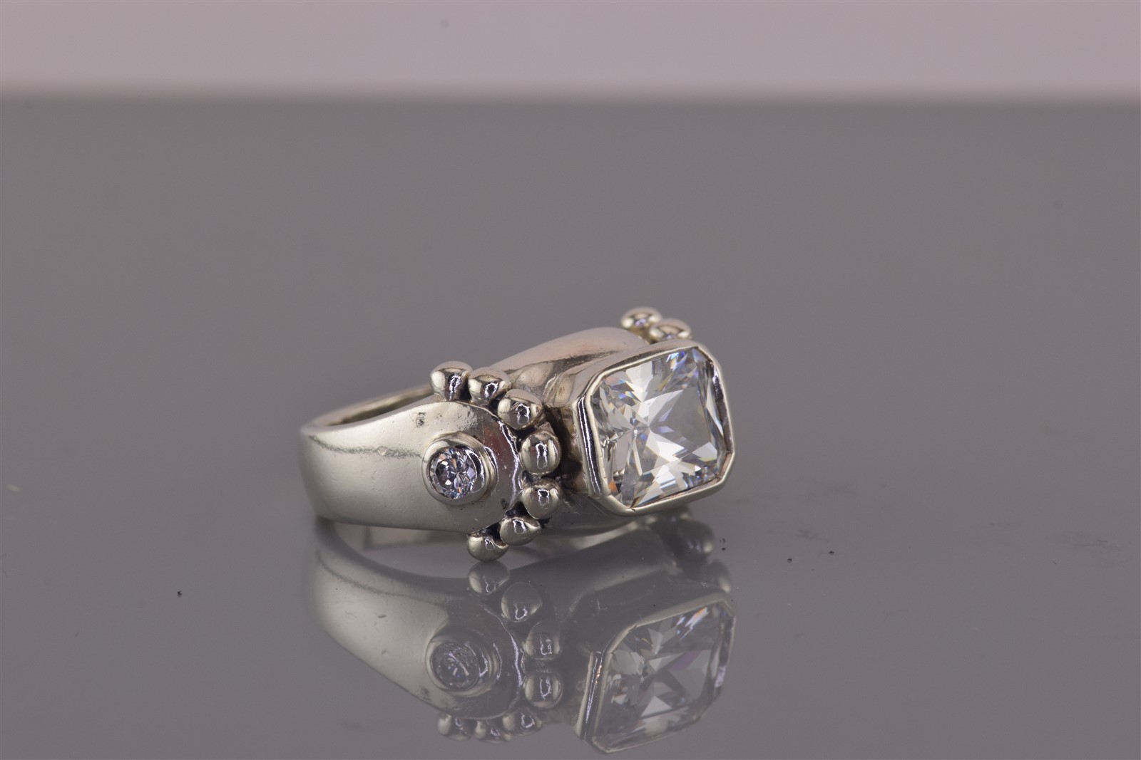Sterling Silver Radiant Cubic Zirconia Dotted Bead Collar Band Ring 925 Sz: 7