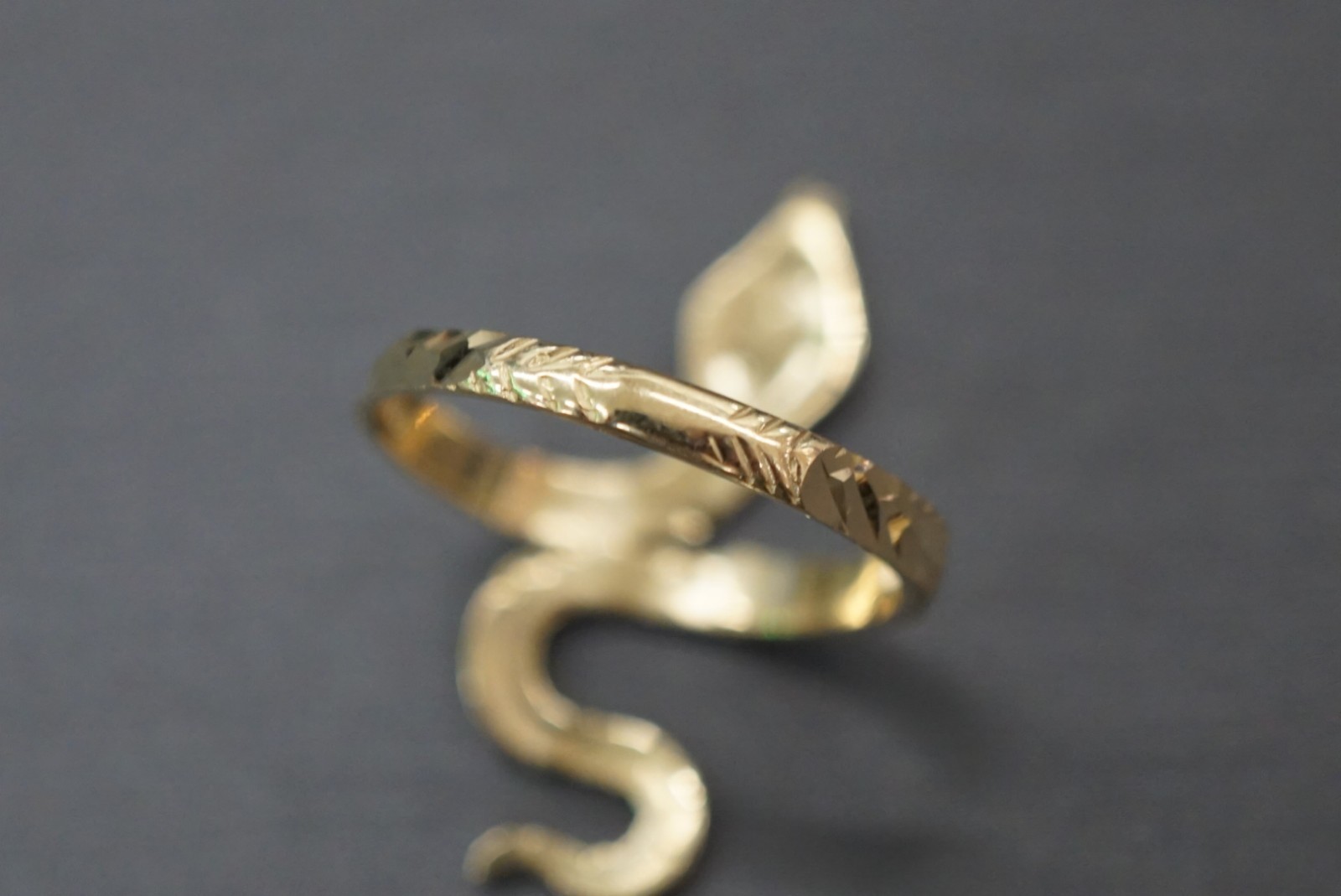 10K Solid Yellow Gold Diamond Cut Size 6.5 Snake Ring.