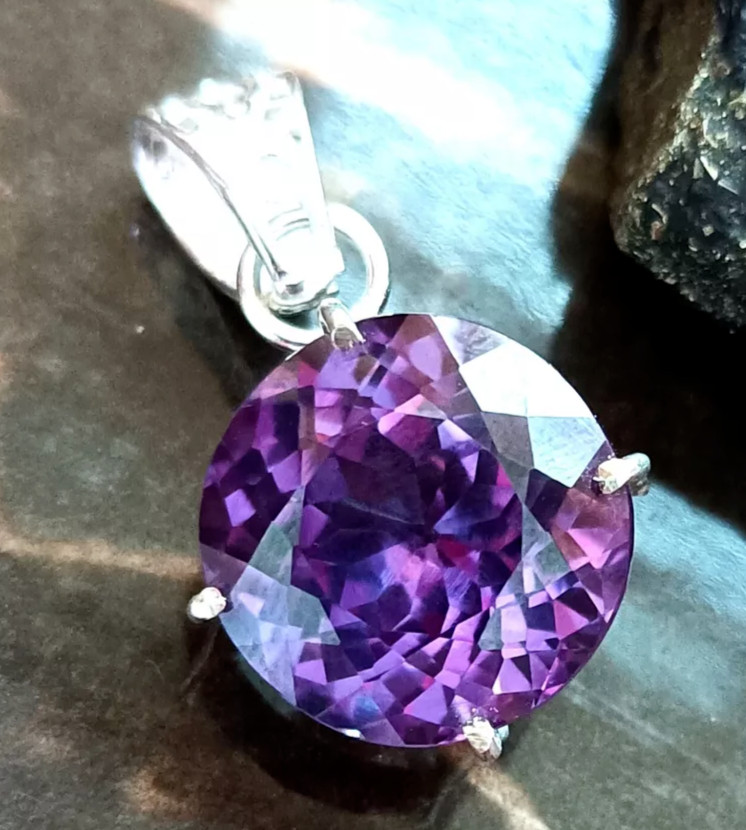 Natural Alexandrite Pendant Bi-Color Gemston,925 Sterling Silver Pendant 32.6 Ct