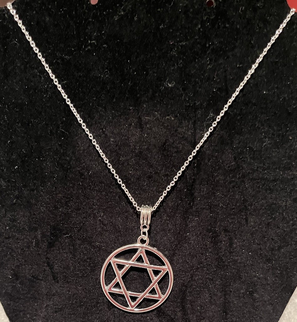 Silvertone Star of David in Circle Pendant w/Silverplated 18 inch Neckchain New