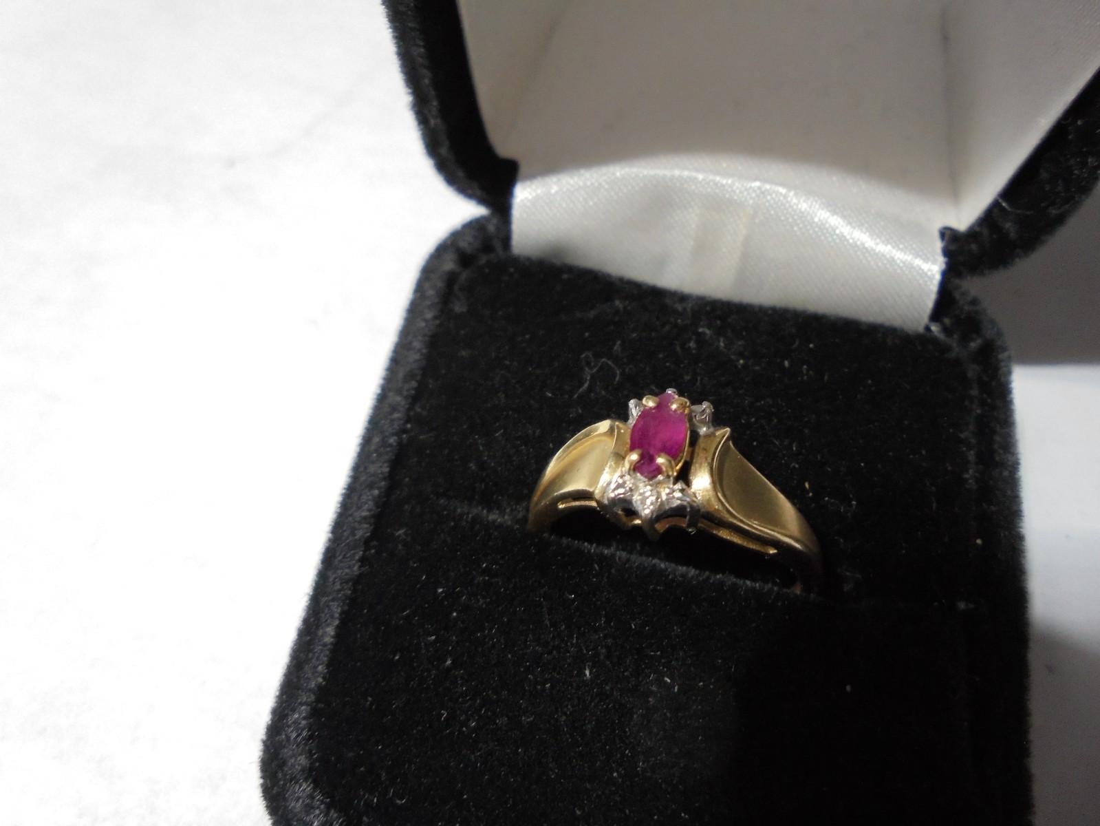 14kt Yellow Gold Ruby Ring size 6.25 vintage possible antique