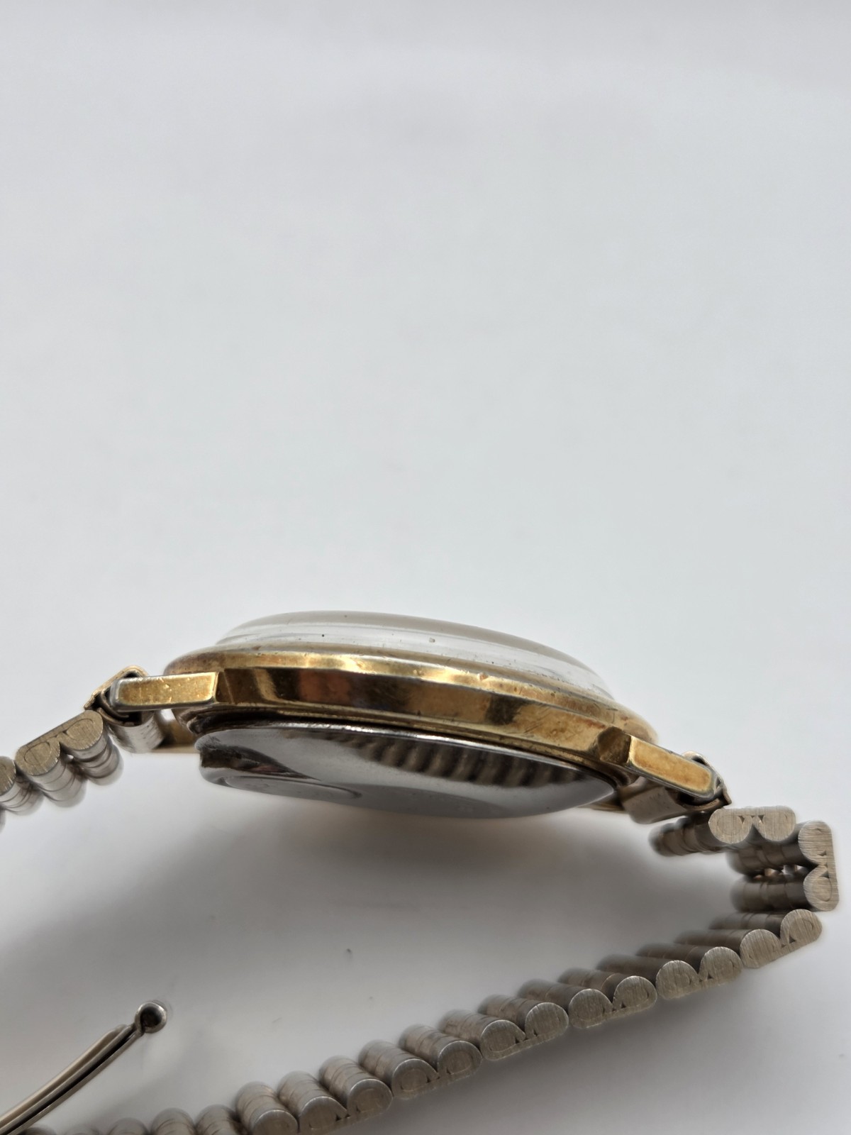 VINTAGE RUNNING TIMEX ELECTRIC DYNABEAT 36mm WATCH GOLD TONE BRUSHED SILVER DIAL