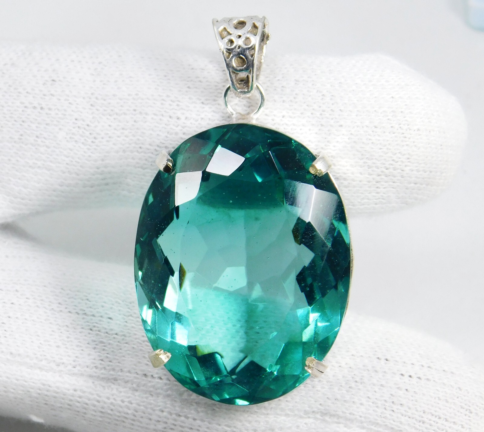 Certified, Natural 138.20 Ct Excellent Blue Aquamarine Pendant Oval Cut Gemstone