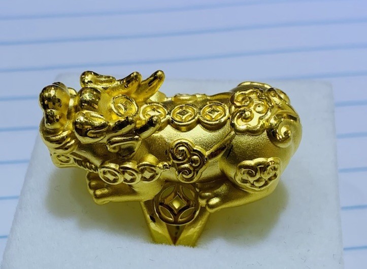 24K Yellow Gold Band 3D Lucky Pixiu Ring9.83Grams 8.5Size (Hong Kong)