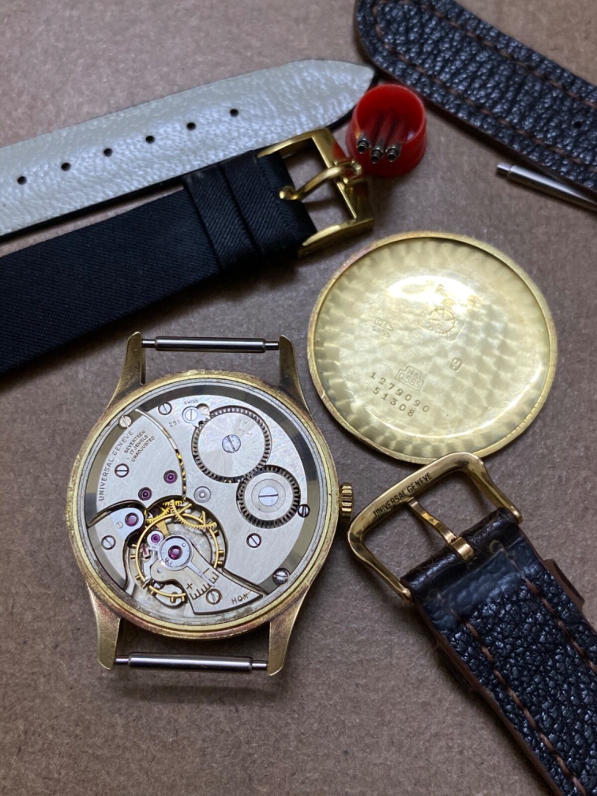 vintage Univeral Geneve Triple date Moonphase Soild gold 14k 51308 291 buckle