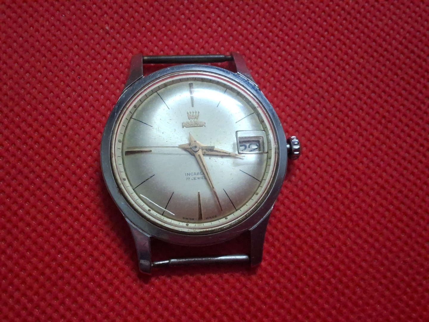 Vintage Roamer Manual Wind Date 17 Jewels Swiss Made Wrist Wrist Watch 35 mm.
