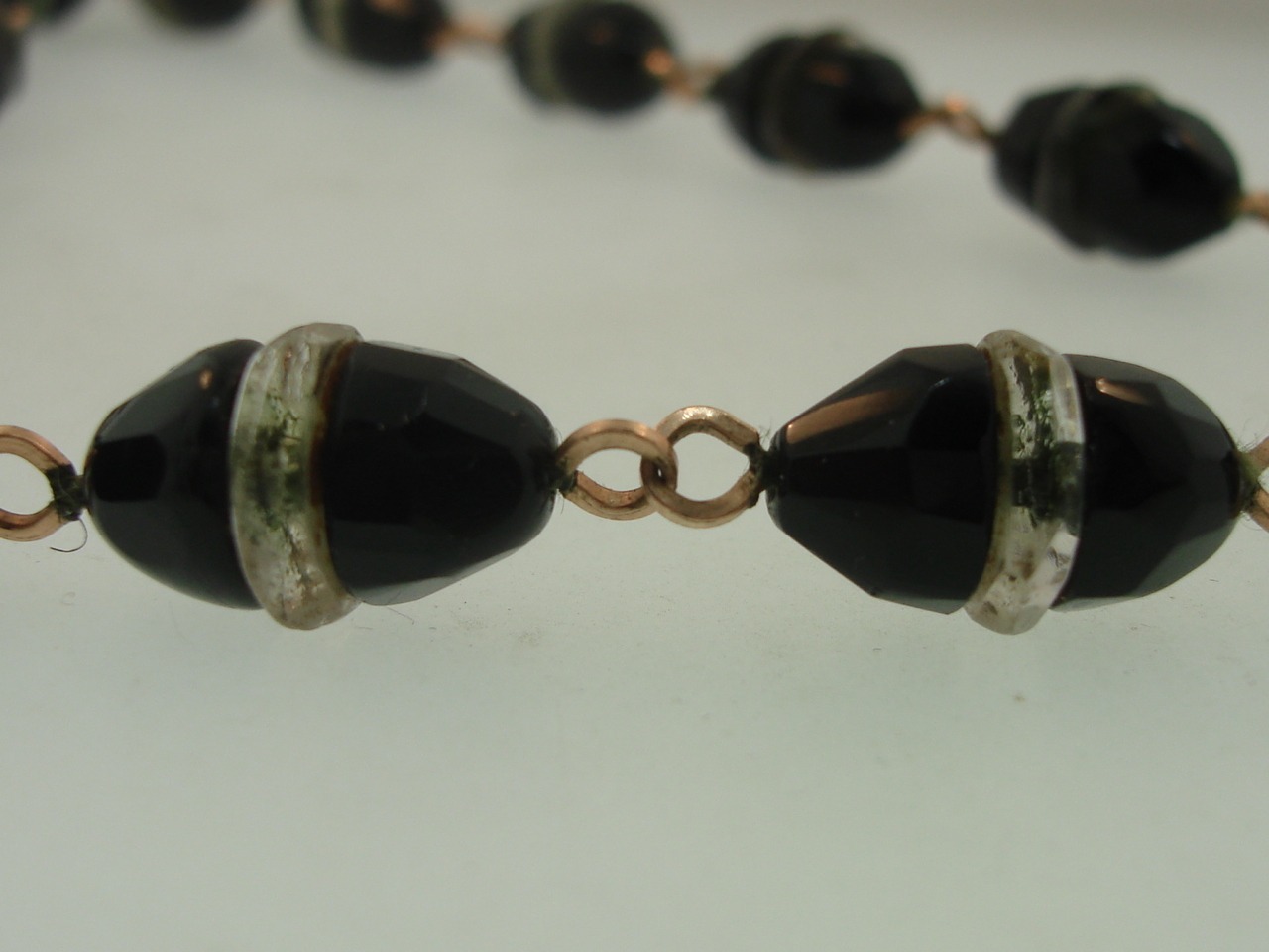 VINTAGE 1940’S FACETED BLACK & CLEAR ROUNDELLE GLASS BEAD CHOKER NECKLACE!