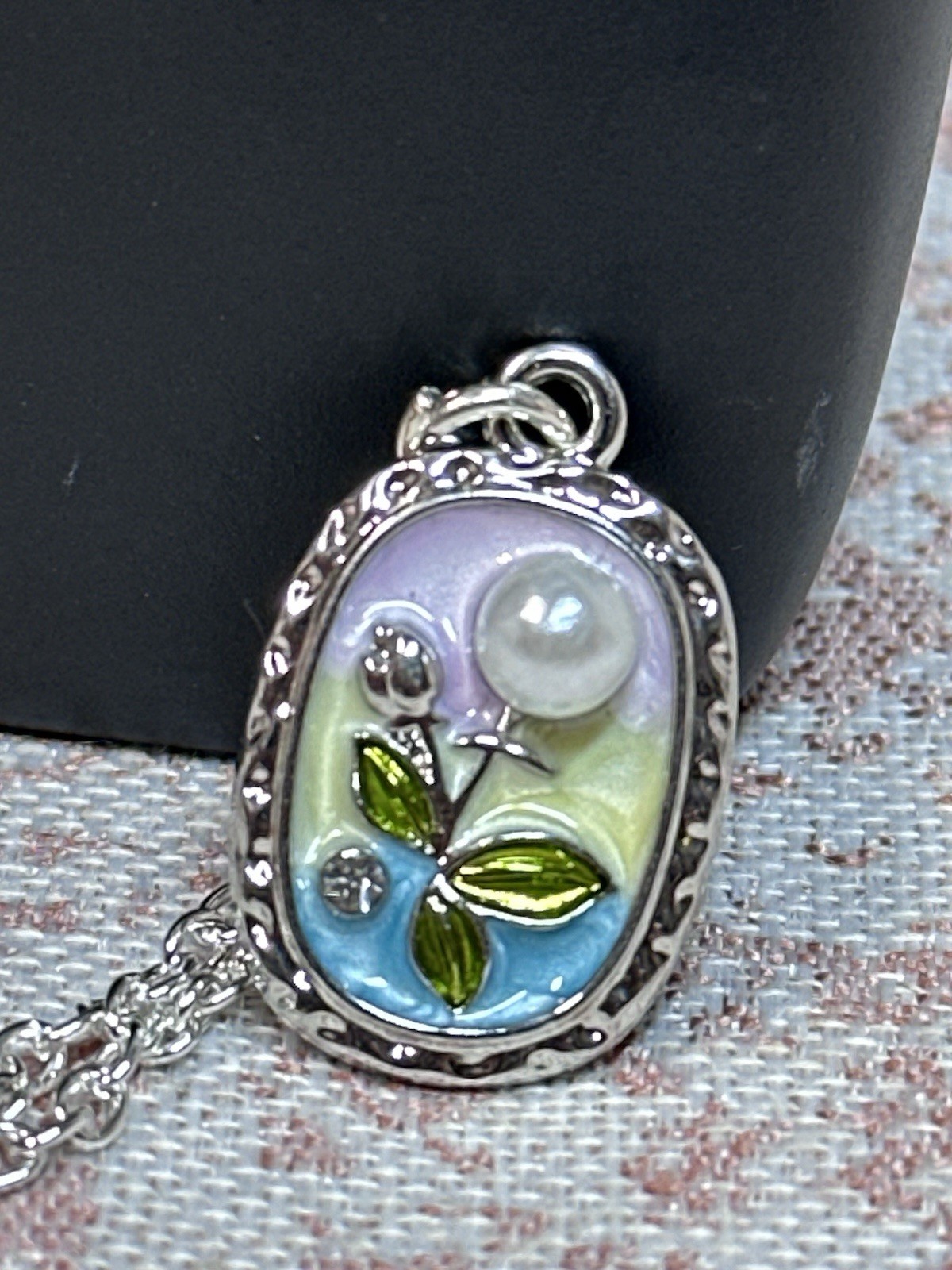 Silver Tone Oval Floral Charm Pendant Necklace Multicolor Cable Chain Metal