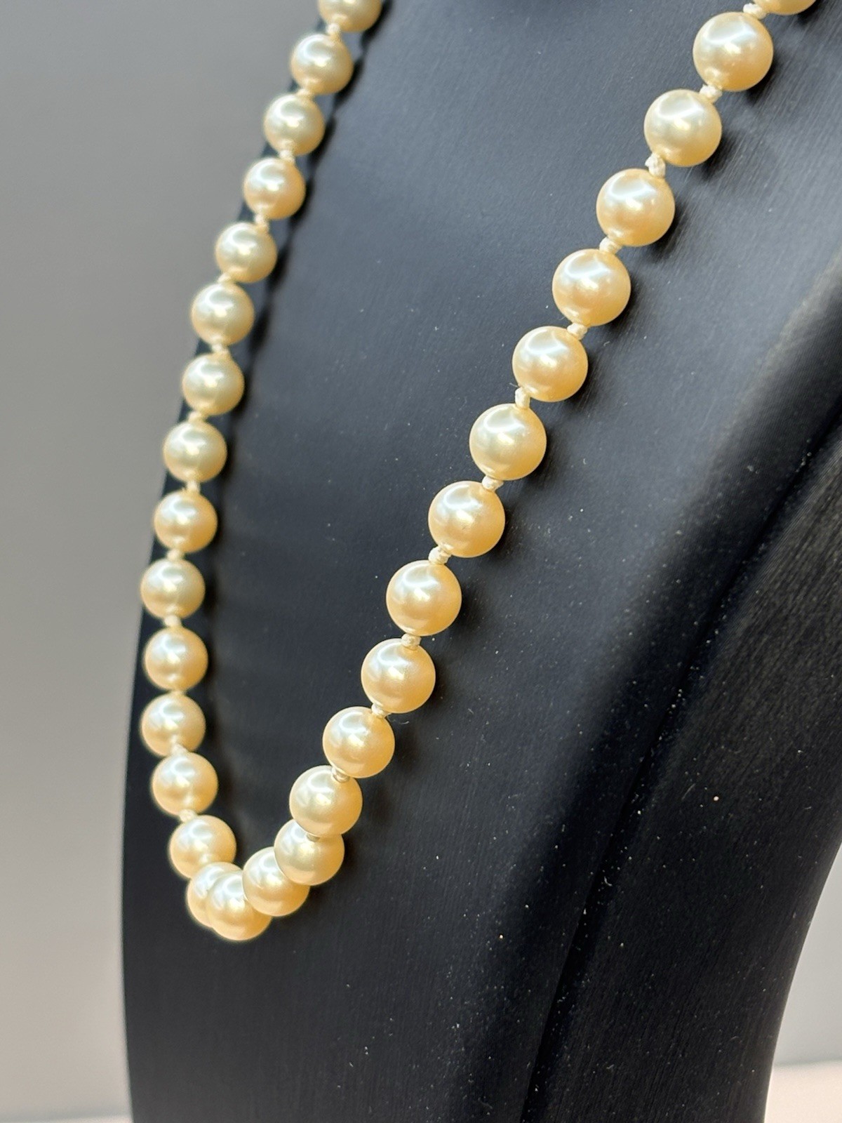 Vintage Marvella Faux Pearl Choker Necklace Hand Knotted Glass 15”