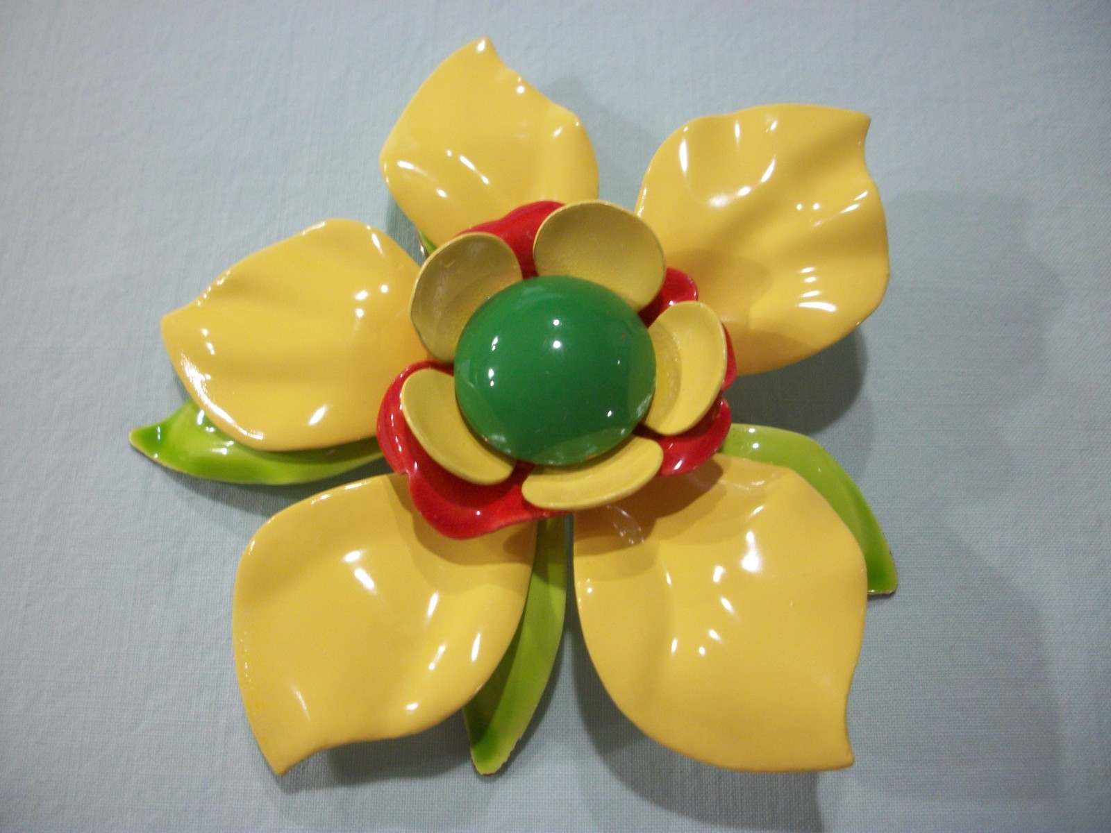 ViNTaGE HUGE 3″ MeTaL ENaMeL **ViBRaNT YeLLoW/GReeN/ORaNgE** FLoWeR PiN (NICE)!!