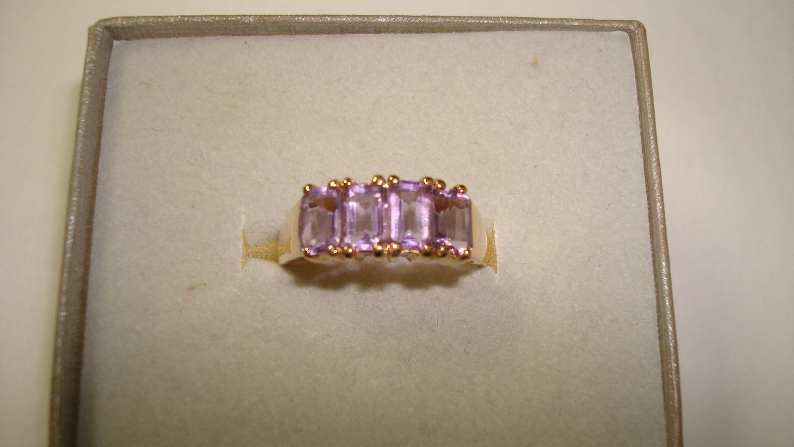 14K yg 4-Across Amethyst Ring – 3.5 Grams – Sz. 8.75 – 1.5ctw. Approx (#BBg4)