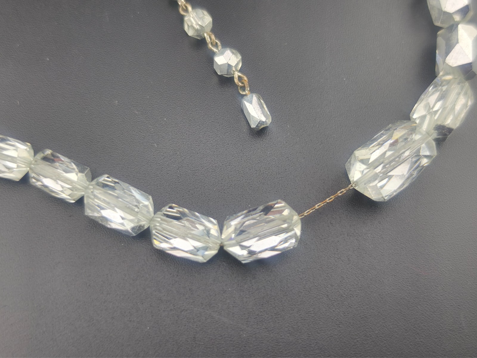 Sparkling Antique Hand Cut Silver Frosted Crystal Graduated Beads 24″ Necklace