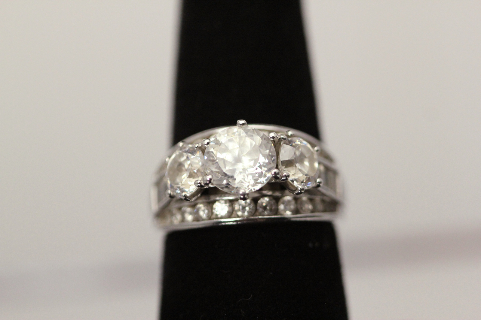 925 Sterling Silver Round & Baguette Clear CZ Engagement Style Ring8.8G(RIN8905)