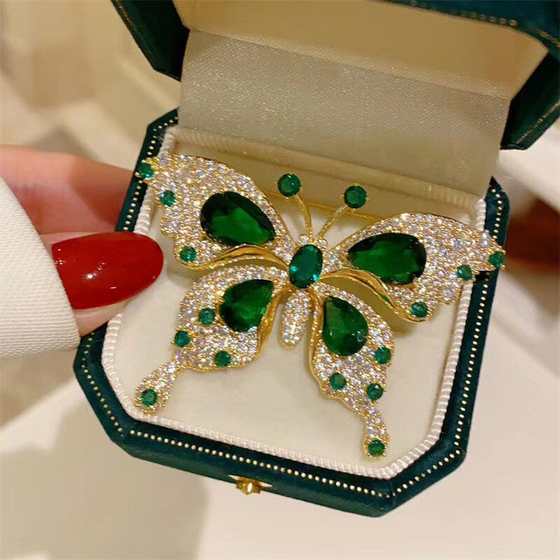 Elegant Vintage Green Butterfly Brooch Pin – Rhinestone Accessory for Women