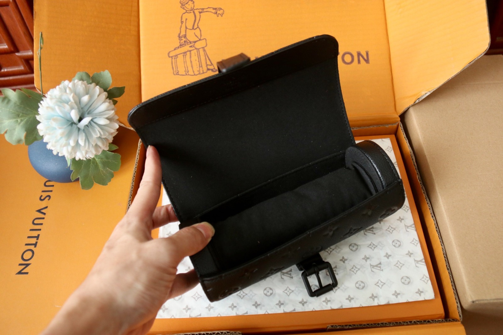 LouisVV – Watch Roll Case M47530 – 20x8x8cm – NEW