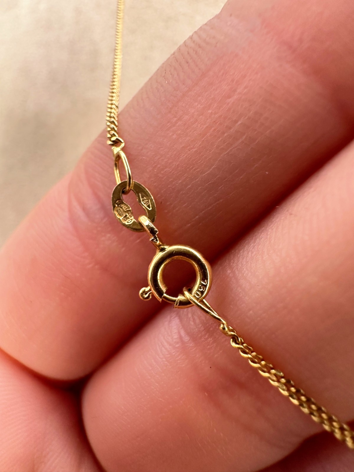 18ct Yellow Gold Unoaerre Curb Chain – 16″, 1.3mm, 2.8g, Hallmarked