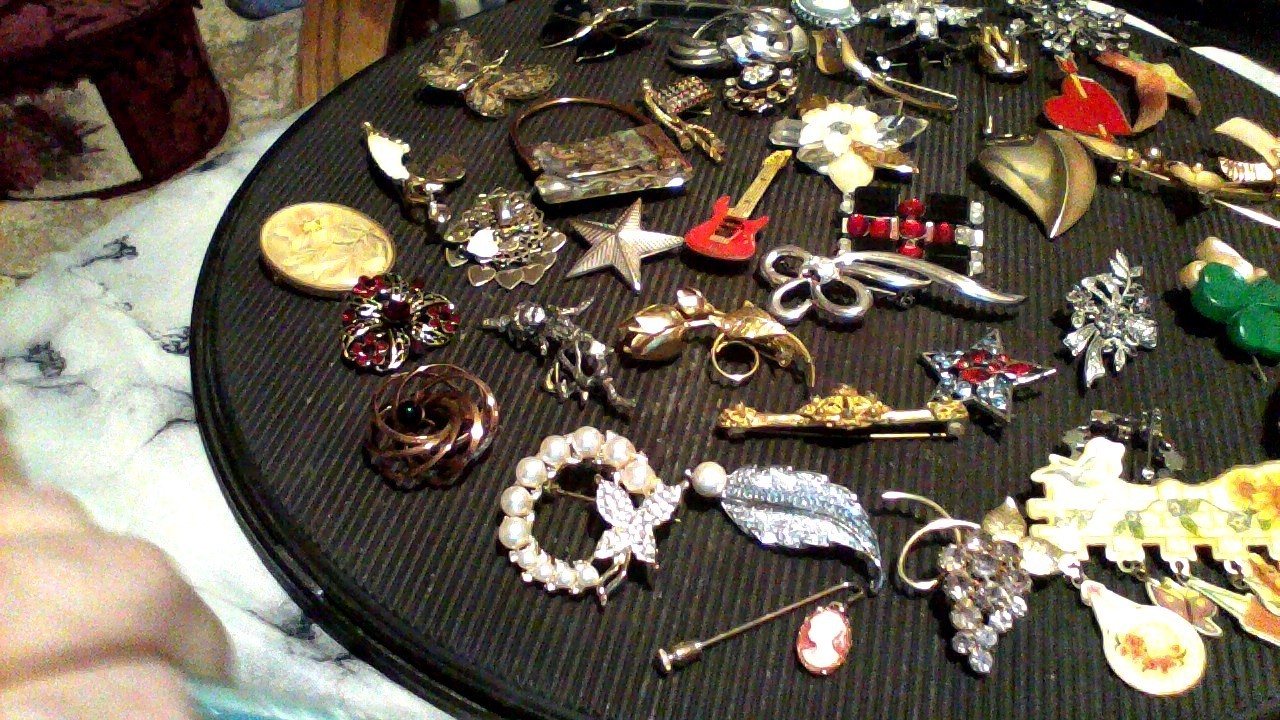 vintage to now brooches and pins,please see all photos
