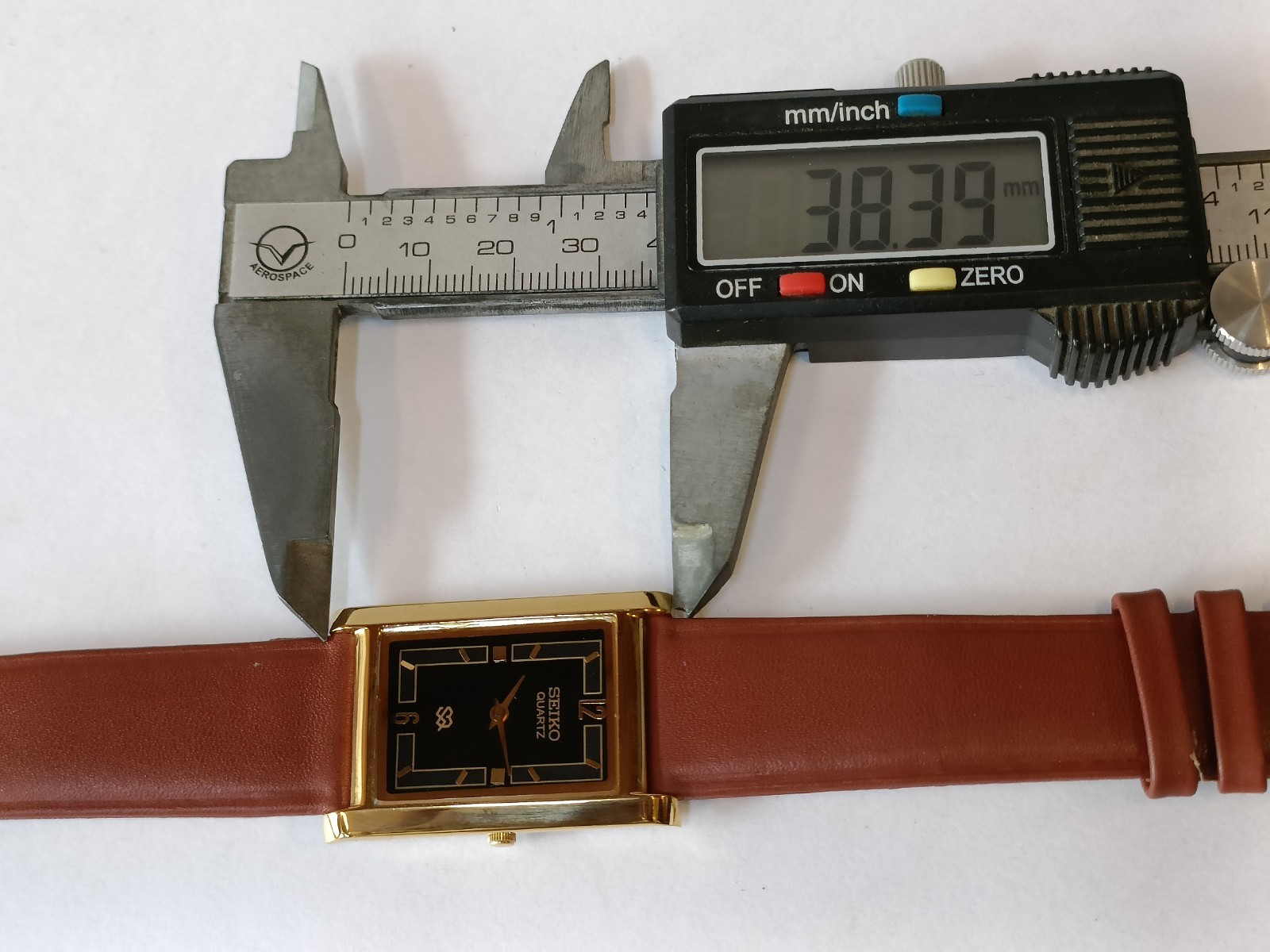 VINTAGE SEIKO SLIM QUARTZ BLACK DIAL JAPAN MEN’S WORKING DRESS WATCH