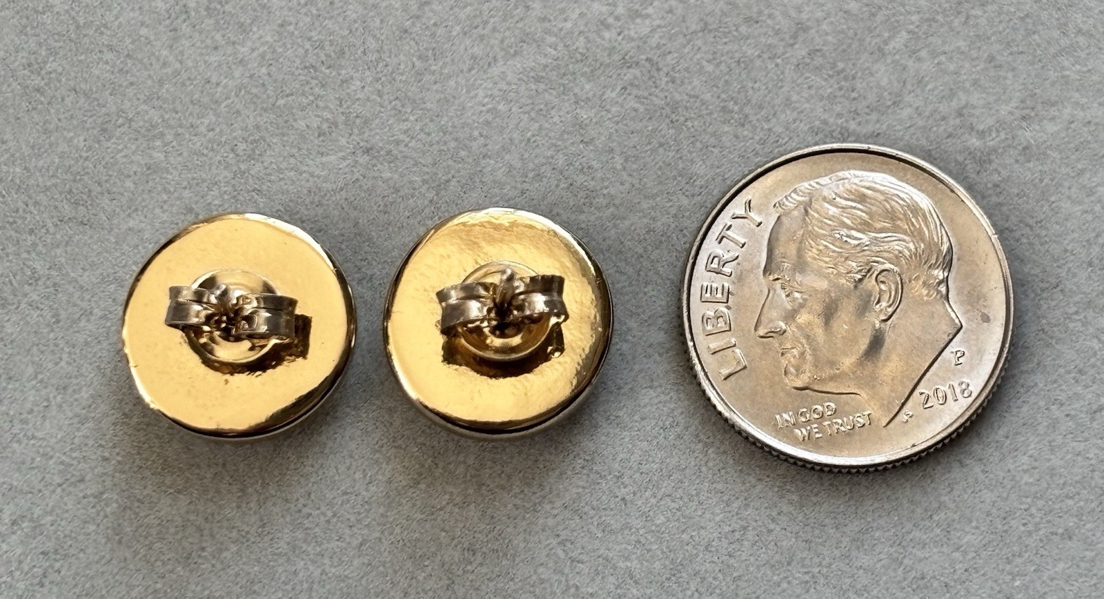 Vintage Gold Silver Tone Round Stud Earrings 12.3mm In Diameter Great Condition