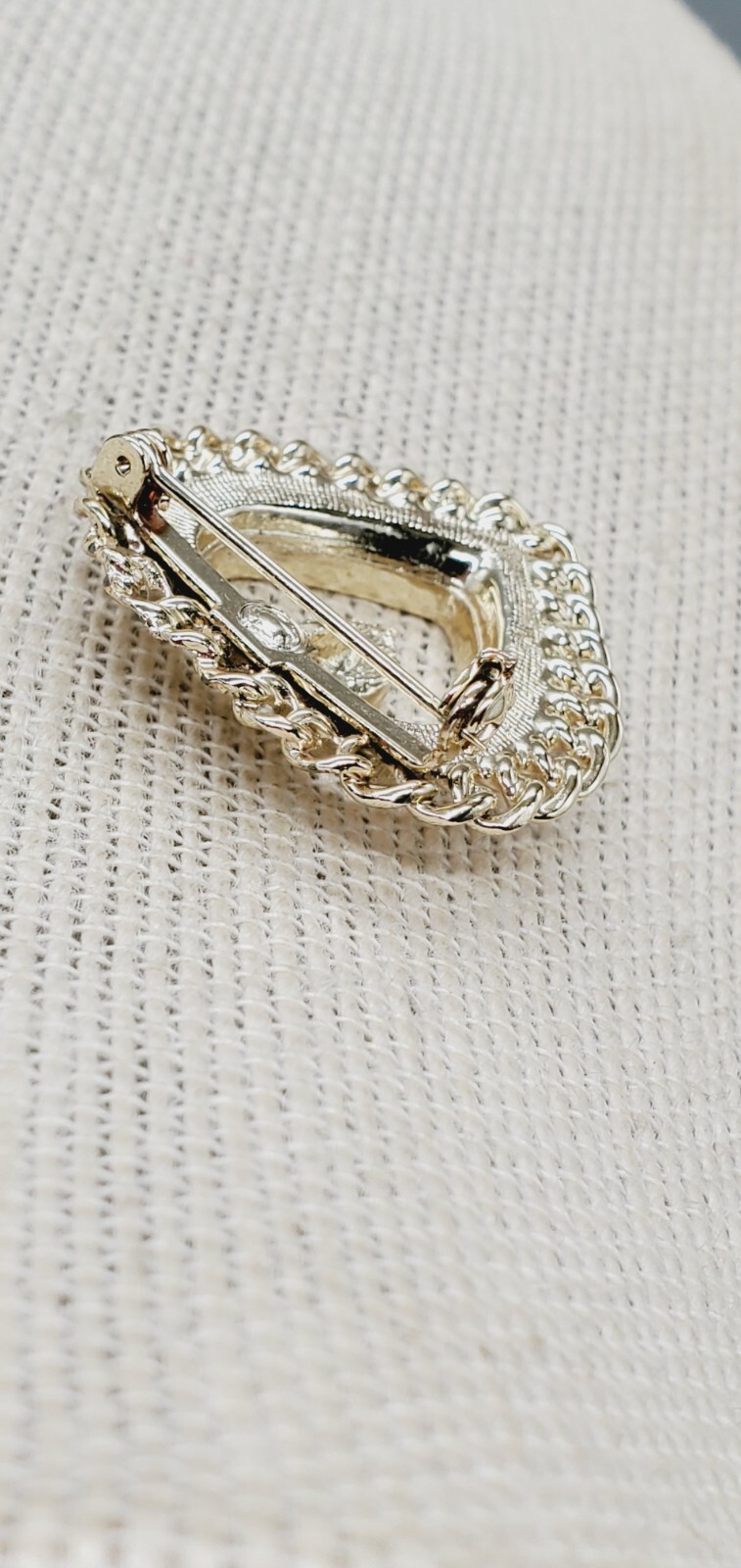 Vtg Gold Tone Valentine Heart Pin Brooch with Red Rhinestone 1.25″ x 1.25″