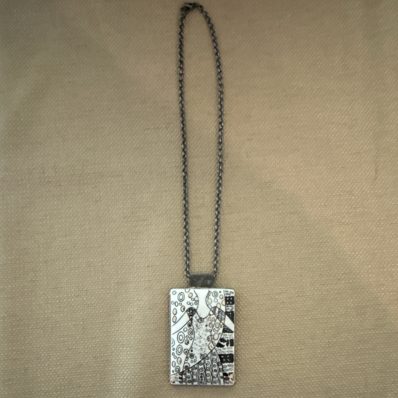 Silver Tone Rectangle Pendant Choker Necklace Black & White with lobster clasp