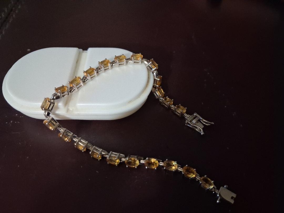 Throwing silver pronget , c I t r I n e link tennis bracelet eight and a half in