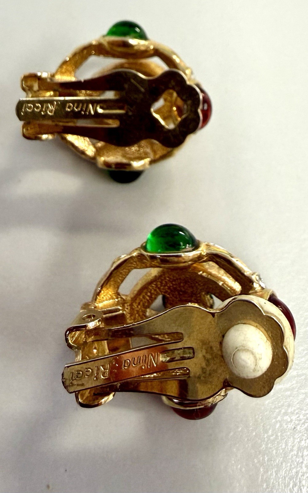 VTG.Nina Ricci Signed Gold Tone Rhinestone Multicolor Cabochon Clip On Earrings