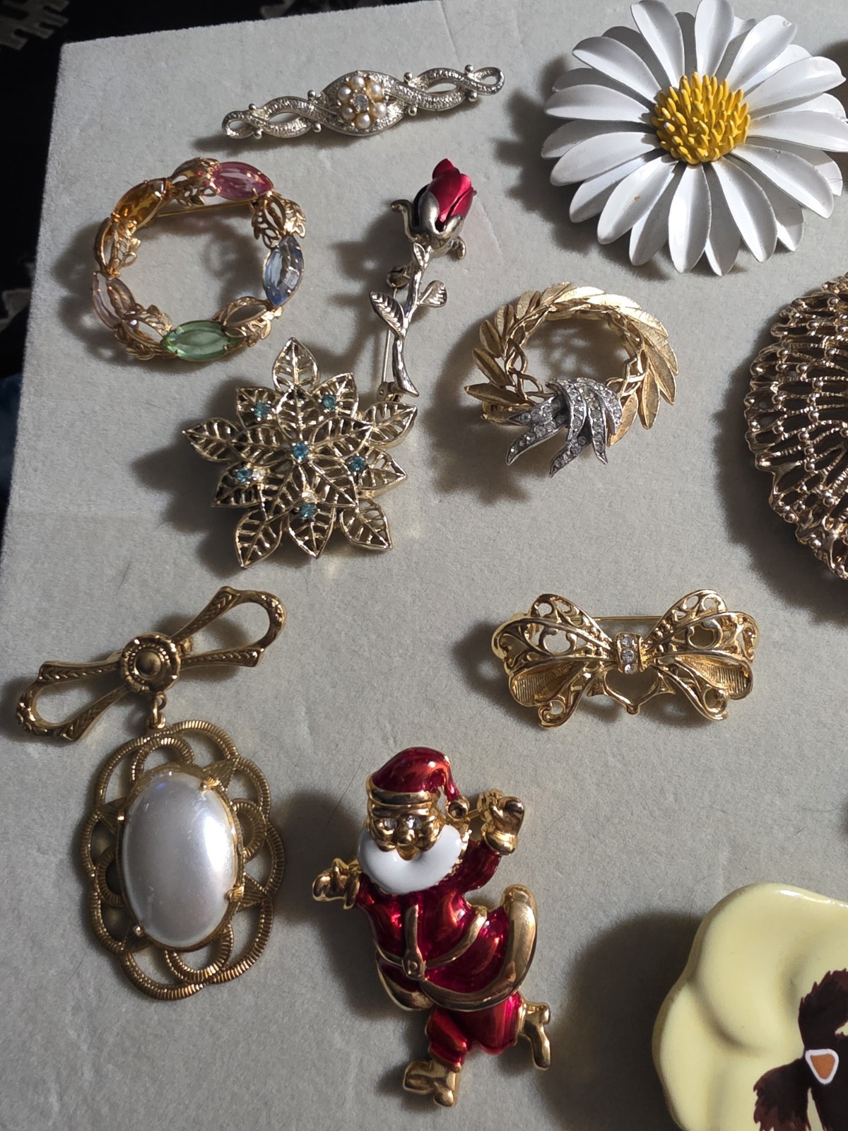 Vintage Mixed Brooch Lot Monet Emmons Sarah Coventry Avon (23)