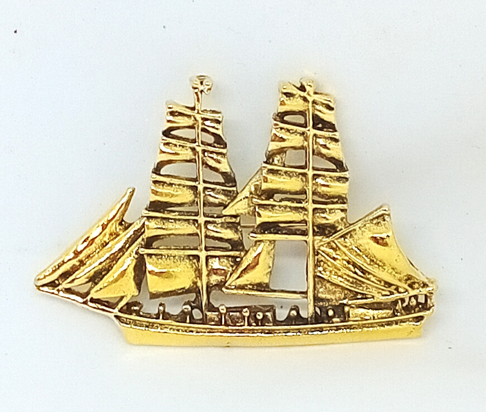 Gold Tone Sailing Ship Nautical Brooch Pin New without Tag